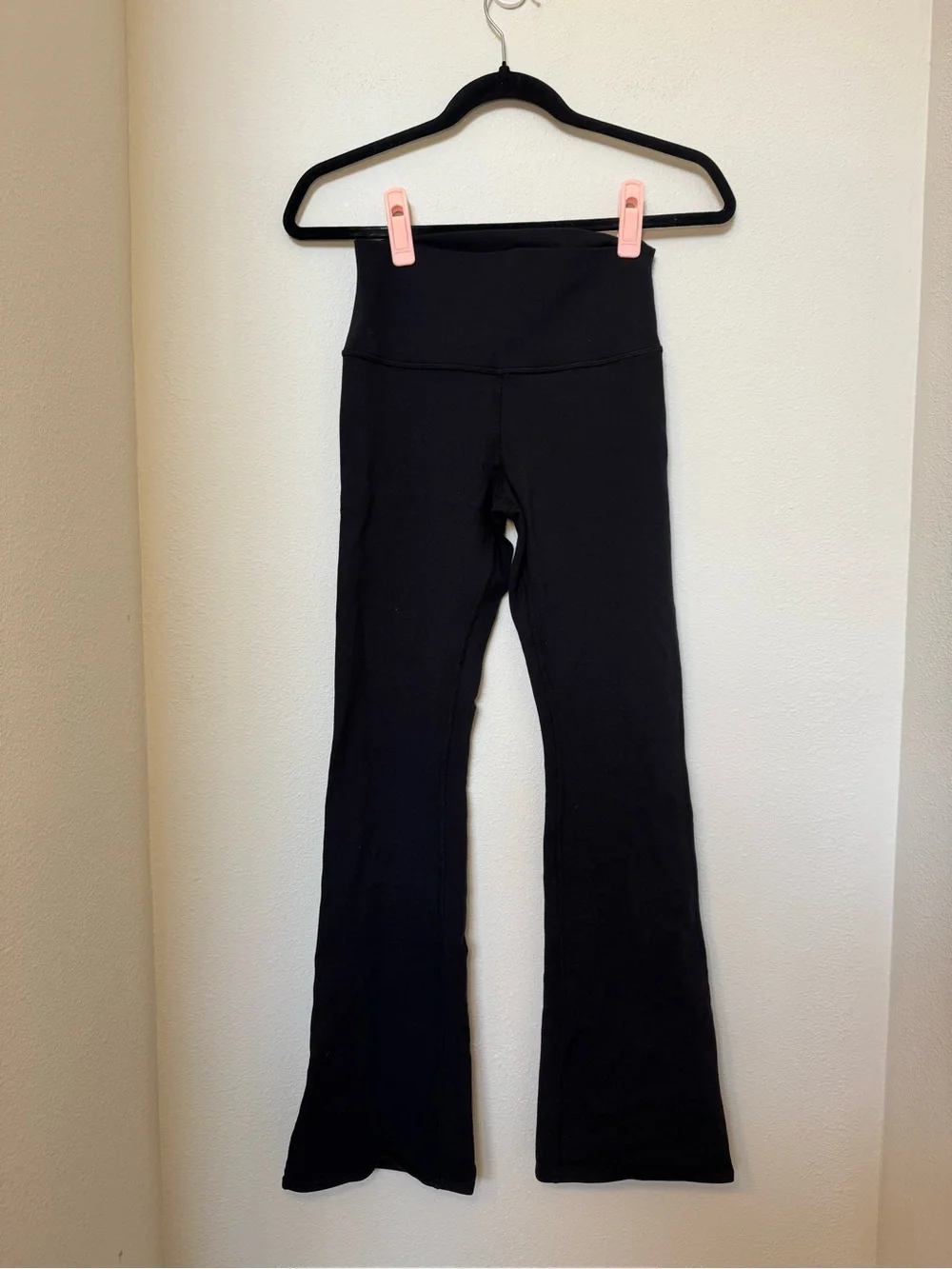 Alo Yoga Airbrush High-Waist Bootcut Leggings in black